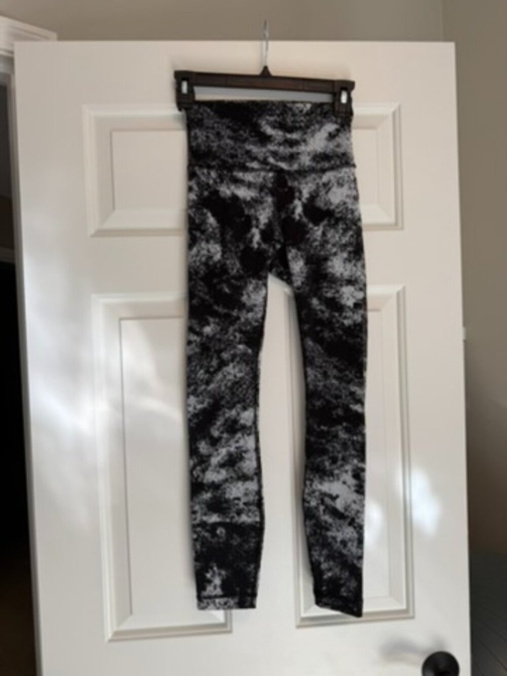 Lululemon Black & White Tie-Dye High-Rise Leggings Size 4